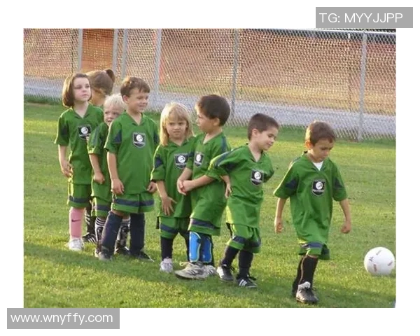 6月30日足球球星动态:转会消息、赛季回顾与未来展望分析 6月30日足球球星动态:转会消息、赛季回顾与未来展望分析
