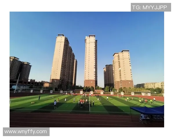 足球巨星与爱人甜蜜情感世界揭秘 从绿茵场到私密生活的真实故事